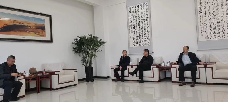 公司與哈密市政府領導洽談公司新疆發(fā)展思路，加大助力新疆能源發(fā)展！